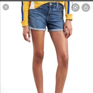 Levi’s mid length short 28